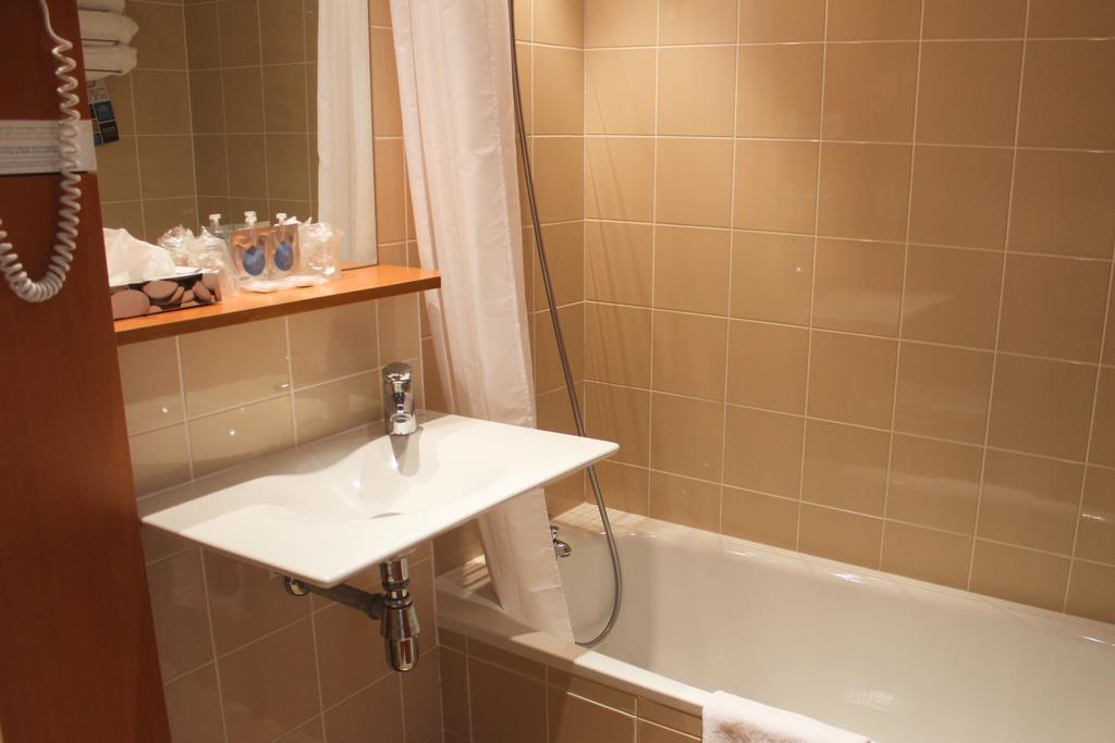 Kyriad Rennes Nord Hotel Zewnętrze zdjęcie